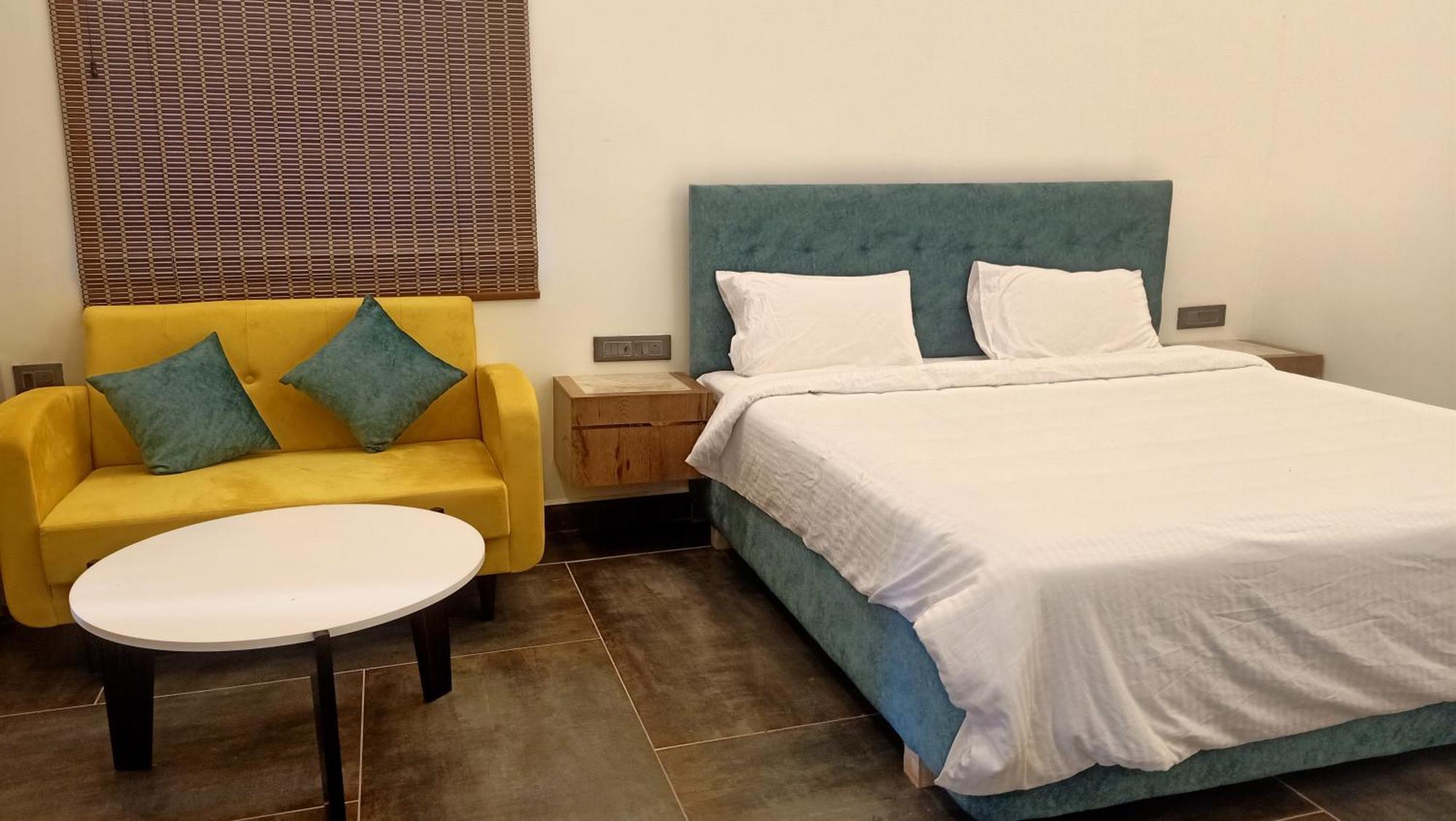 Zeenath Taj Gardens Yelagiri Room photo